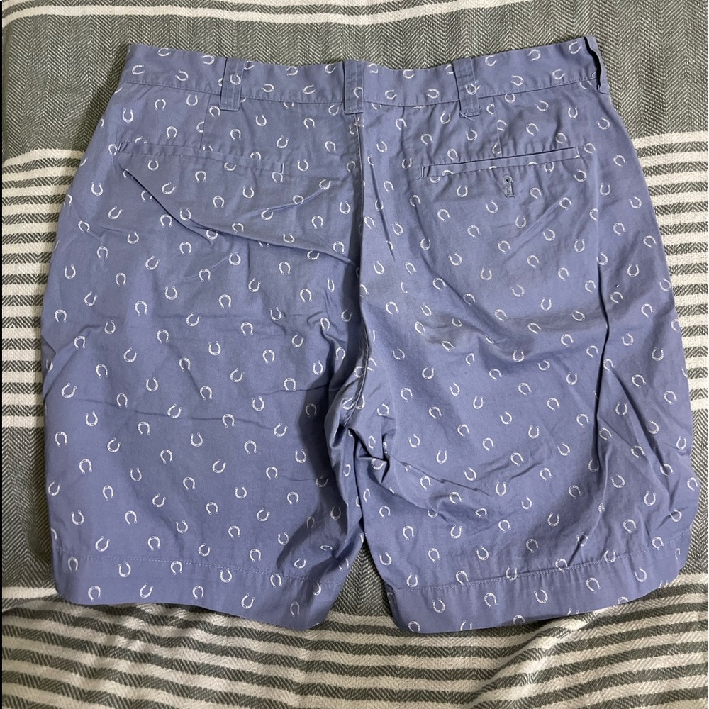 J. Crew Men’s Gramercy Blue Horse shoe print W33 -‎ 8” inseam Shorts - Picture 3 of 3